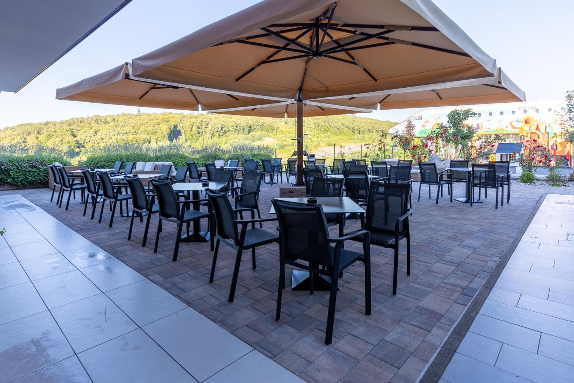 Hotel Dolenjc Ново Место Екстериор снимка