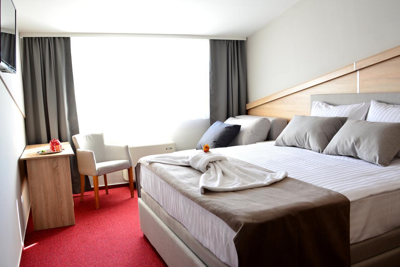 Hotel Dolenjc Ново Место Екстериор снимка